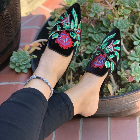 HP Ladies pointed toe flower embroidery flat mules - Picture 2 of 4